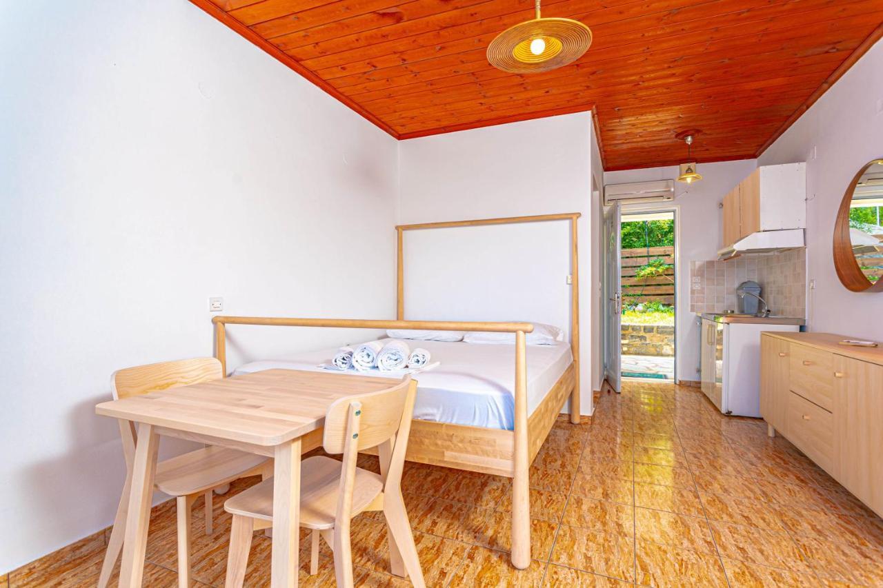 Limniónas The Life Suites מראה חיצוני תמונה